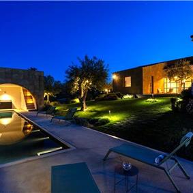 4 bedroom villa with pool near Noto, sleeps 8